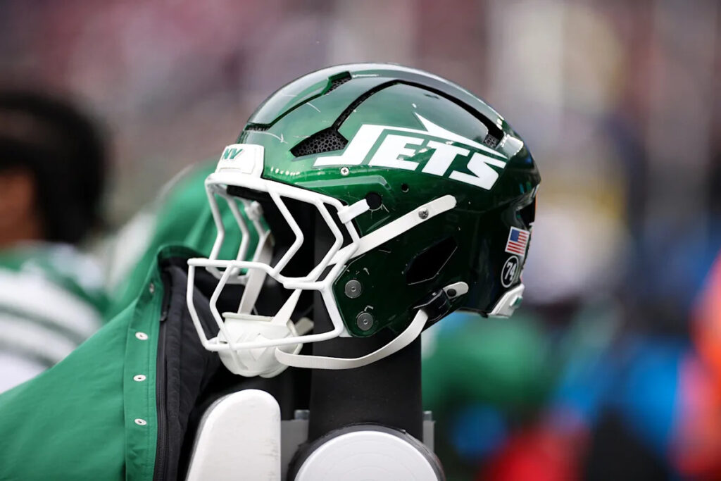 Yay or nay: Jets unveil their new ‘White Out’ alternate uniforms Yay or nay: Jets unveil their new ‘White Out’ alternate uniforms