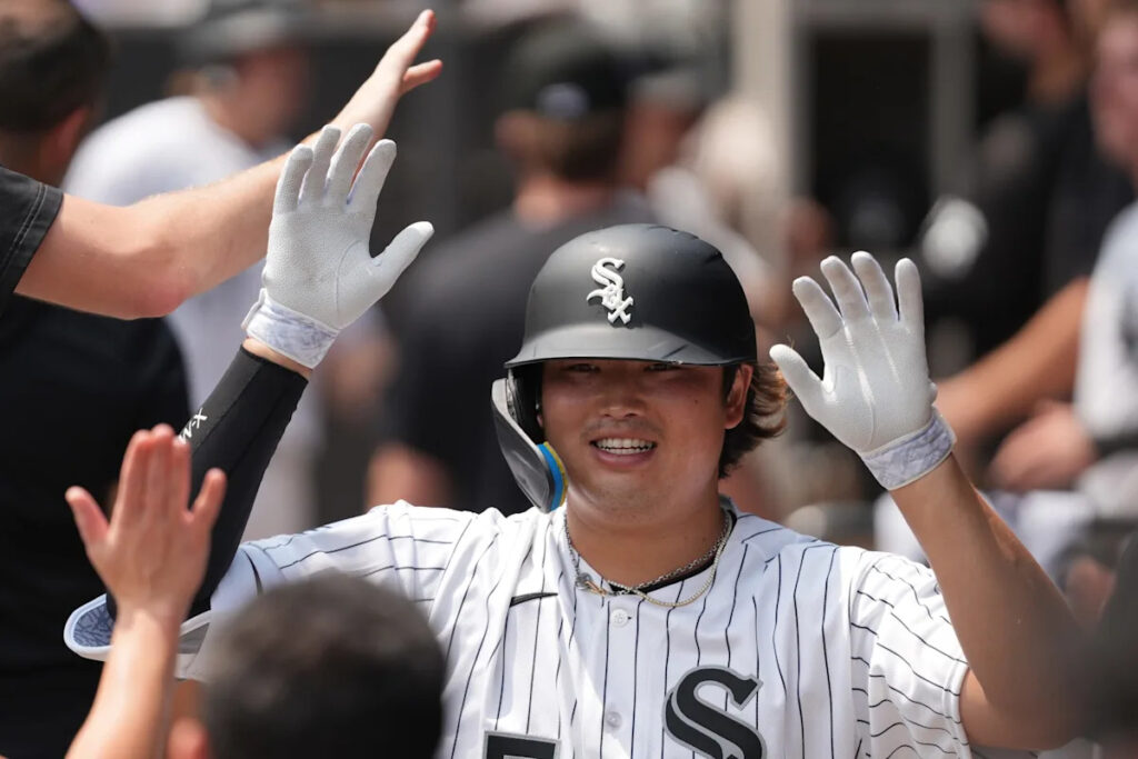 Munetaka Murakami shines with 2 HR, career-high 6 RBI on bobblehead day