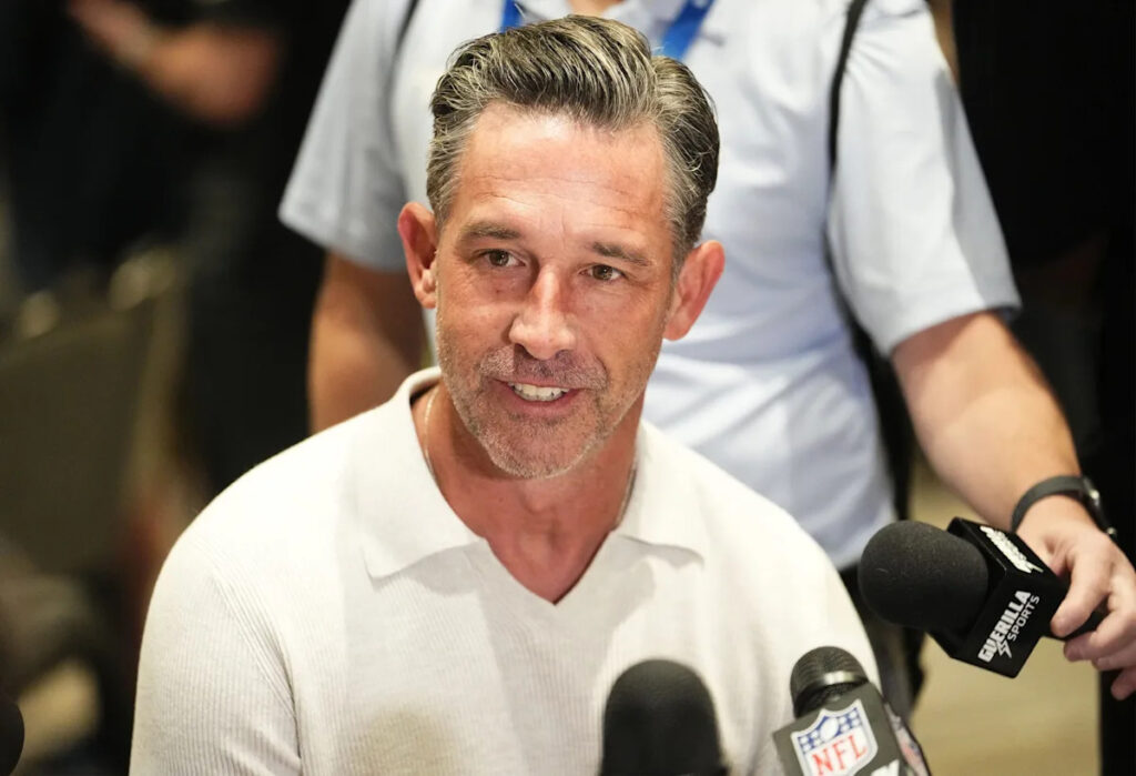 49ers’ Kyle Shanahan in car crash, suffers non-life-threatening injuries 49ers’ Kyle Shanahan in car crash, suffers non-life-threatening injuries