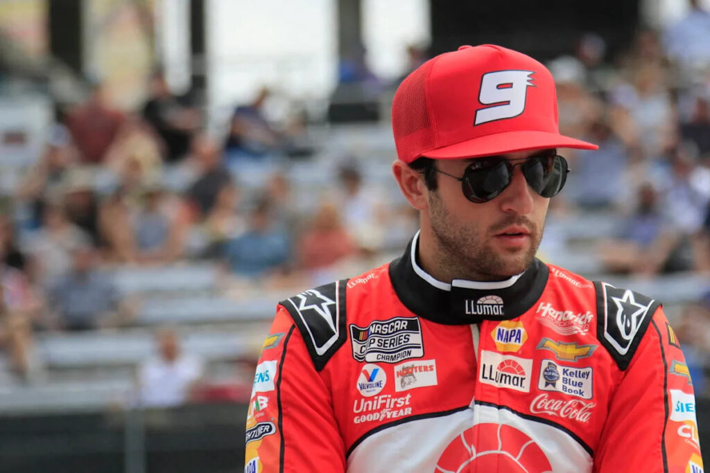 “Now Is the Time to Do It” – Gratitude Kept Chase Elliott From Reclaiming No. 9 Until Dale Jr. Stepped In “Now Is the Time to Do It” – Gratitude Kept Chase Elliott From Reclaiming No. 9 Until Dale Jr. Stepped In