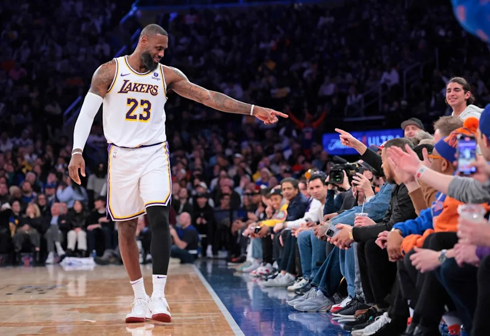 LeBron James points to a fan during a <a class="link " href="https://sports.yahoo.com/nba/teams/la-lakers/" data-i13n="sec:content-canvas;subsec:anchor_text;elm:context_link" data-ylk="slk:Los Angeles Lakers;sec:content-canvas;subsec:anchor_text;elm:context_link;itc:0" data-yga="{"yLinkElement":"context_link","yModuleName":"content-canvas","yLinkText":"Los Angeles Lakers","ySubModuleName":"anchor_text","yHasCommerce":false}">Los Angeles Lakers</a> game. Charles Wenzelberg / New York Post