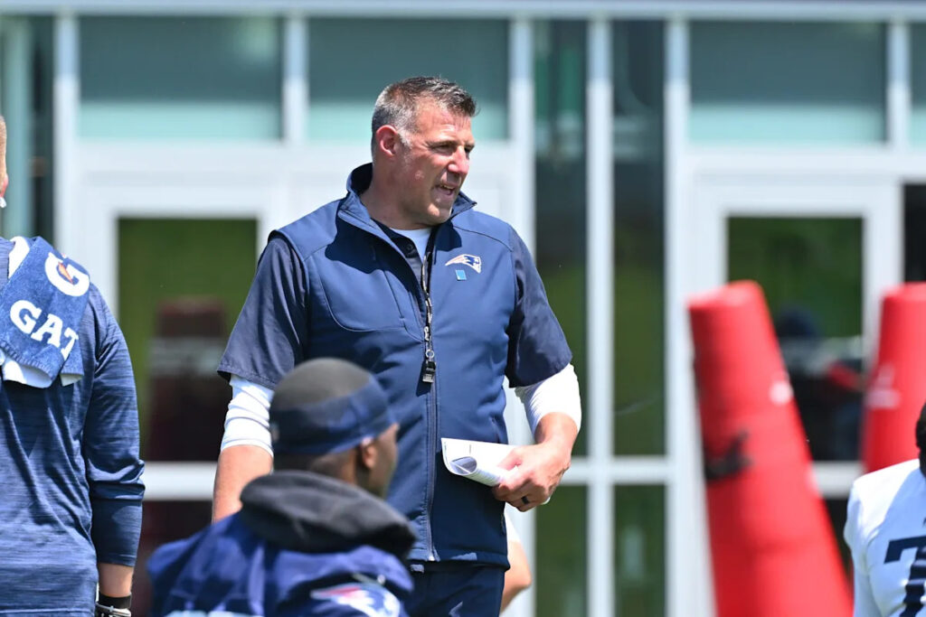 Mike Vrabel, wife Jen head to Taylor Swift, Travis Kelce wedding together