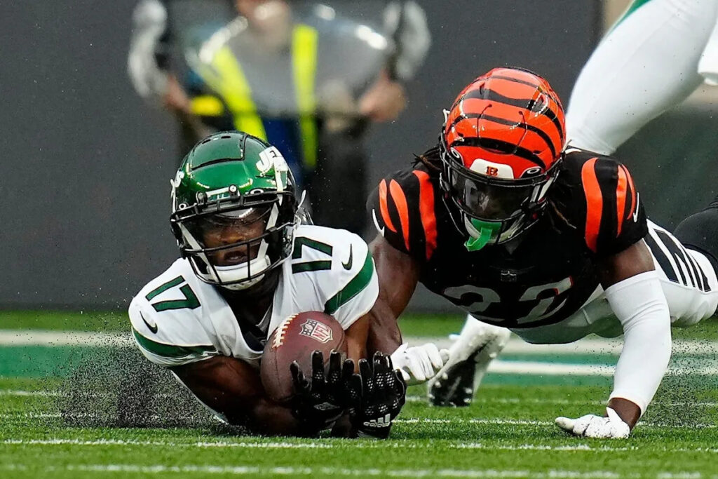 New York Jets News: Jets Have Placed the Ball Back in Geno’s Hands in 2026 New York Jets News: Jets Have Placed the Ball Back in Geno’s Hands in 2026