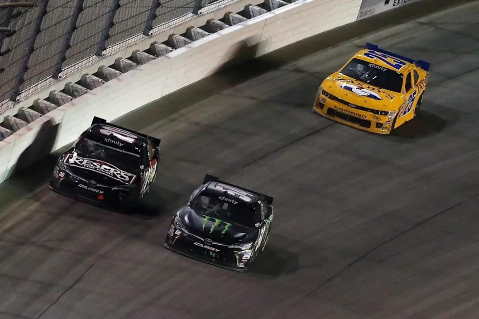 Kyle Busch passes Matt Kenseth for the win, 2015