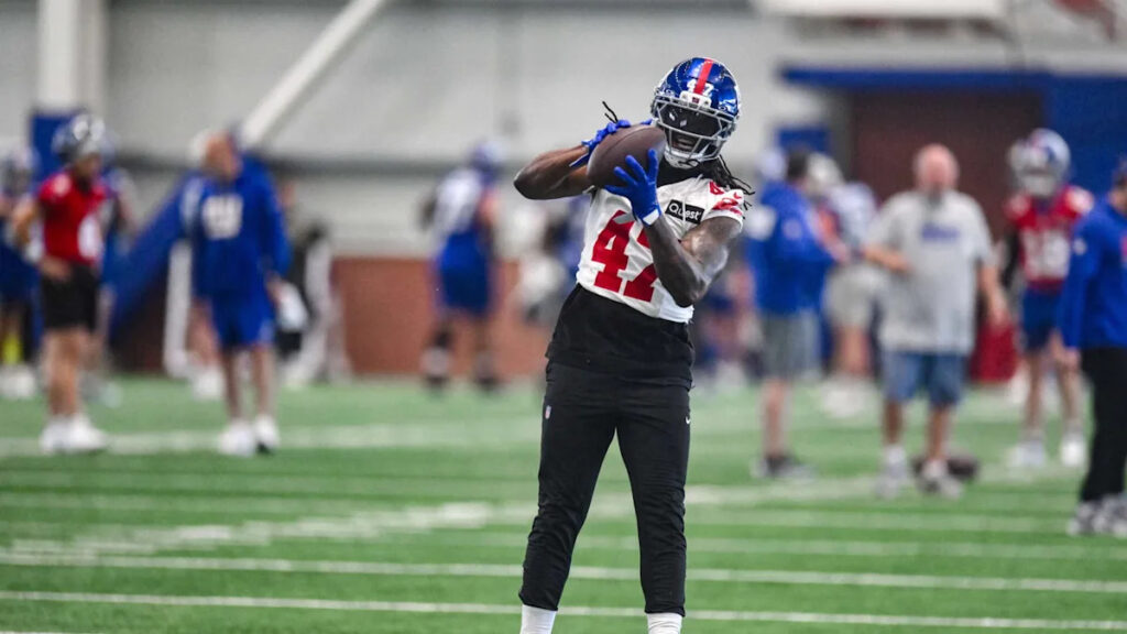 Giants waive linebacker Cam Jones and defensive lineman C.J. Ravenell