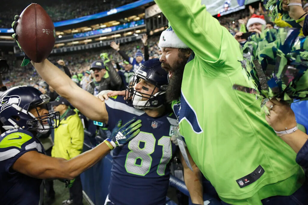 Seahawks sign one of their former draft picks from a decade ago