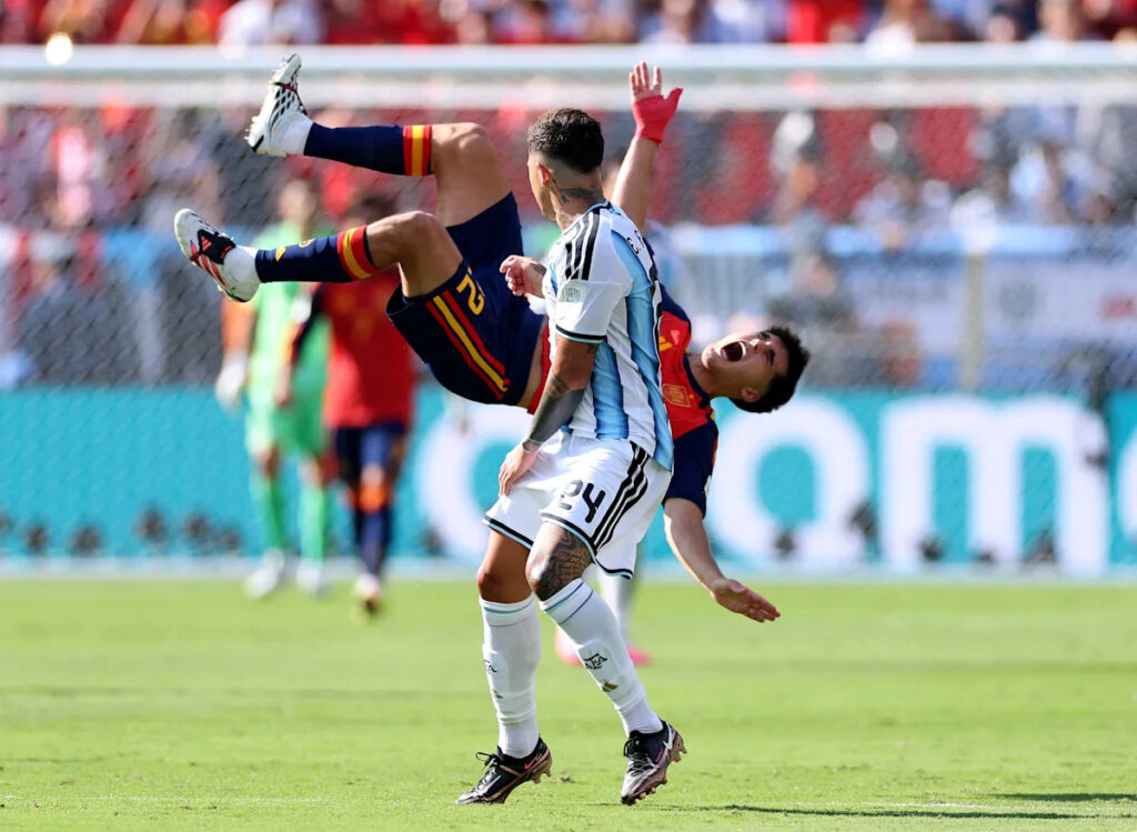 📸 Cubarsi soars through the air, Argentina star sent off 📸 Cubarsi soars through the air, Argentina star sent off
