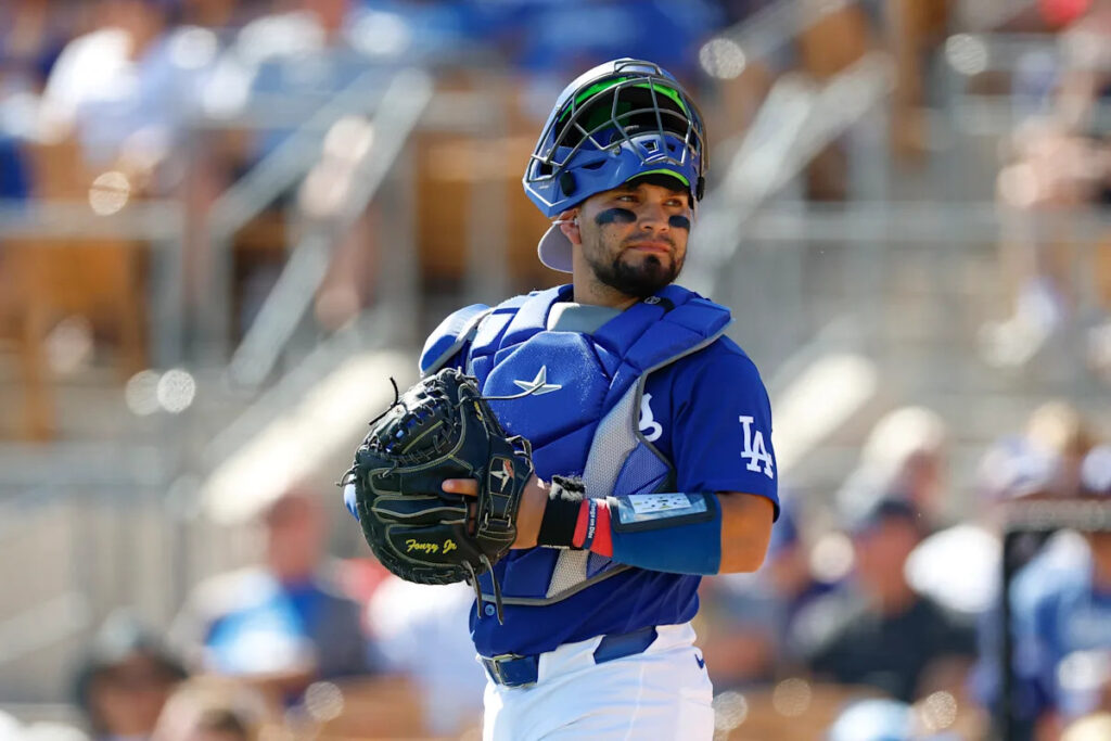 Dodgers call up C Eliezer Alfonzo Jr., whose sister and stepmother remain missing after Venezuelan earthquakes