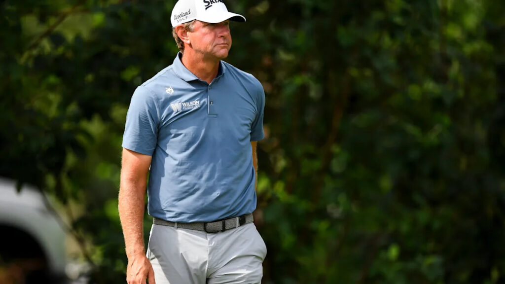 Lucas Glover shoots 64 to take a 2-stroke lead into the weekend at ISCO Championship Lucas Glover shoots 64 to take a 2-stroke lead into the weekend at ISCO Championship