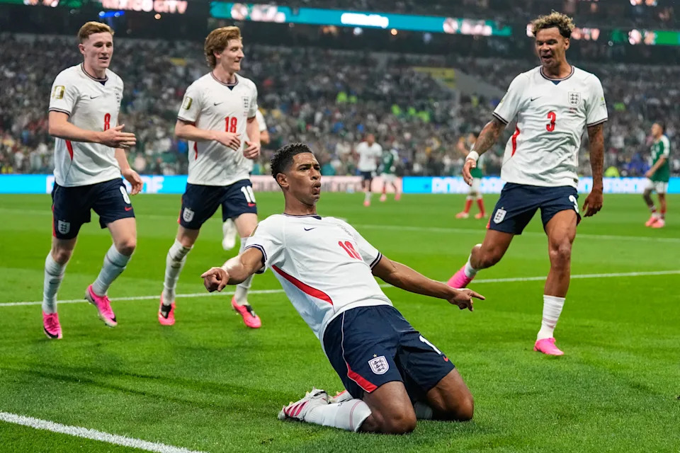 England's Jude Bellingham (10) celebrates with teammates after scoring his second goal during the World Cup round of 16 soccer match between Mexico and England in Mexico City, Sunday, July 5, 2026. (AP Photo/Natacha Pisarenko)