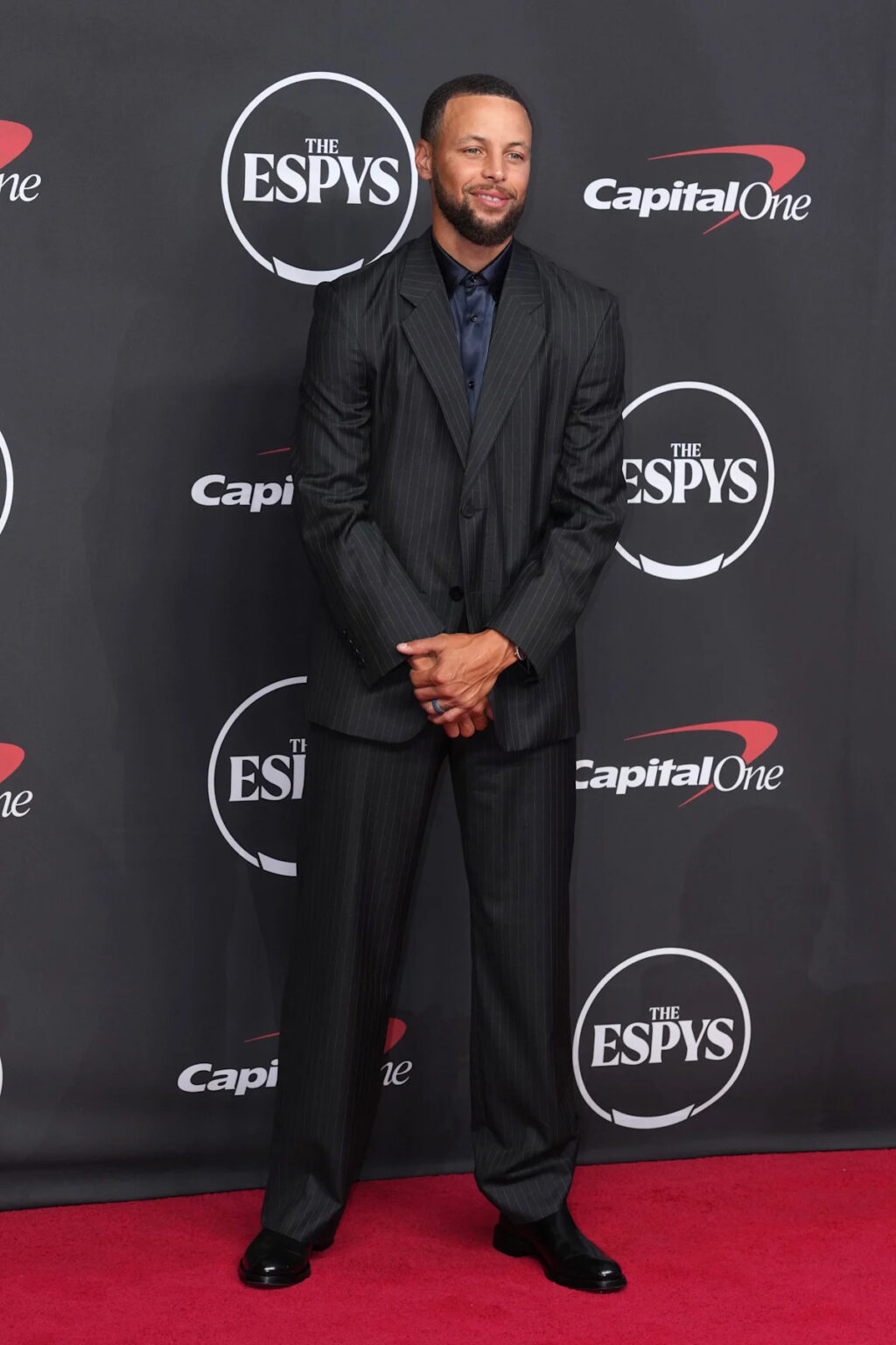 Warriors’ Stephen Curry receives Muhammad Ali Sports Humanitarian Award