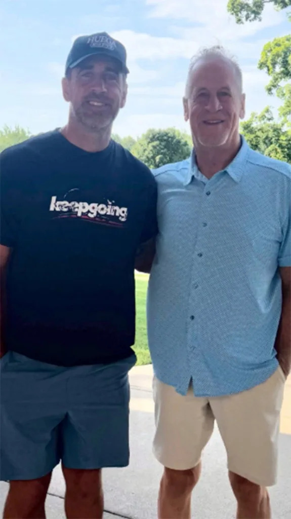 Aaron Rodgers is pictured with his father. Screengrab via Instagram