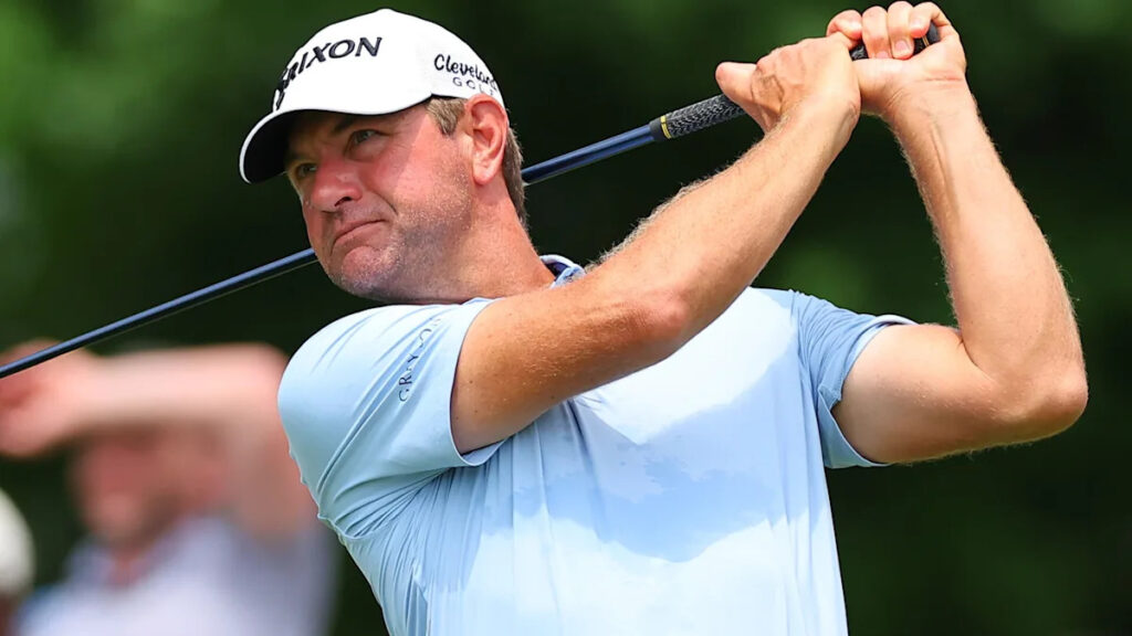 Zach Johnson skips Senior Open for John Deere and opens with 64 to trail by one shot