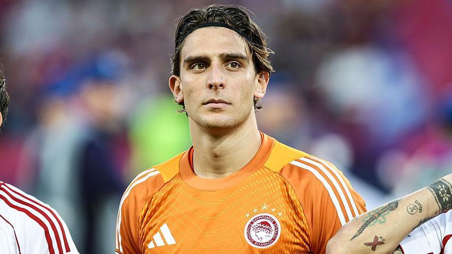 Hull target Tzolakis is ‘good with pressure’ Hull target Tzolakis is ‘good with pressure’