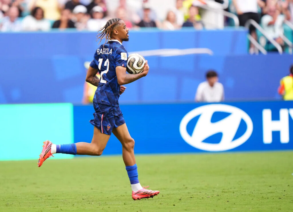 Report: Liverpool weighing up record deal for elite winger
