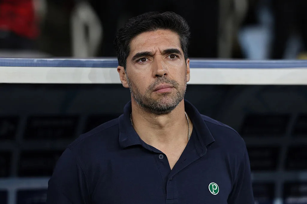 Palmeiras beat Vitória in match marred by sendings-off Palmeiras beat Vitória in match marred by sendings-off
