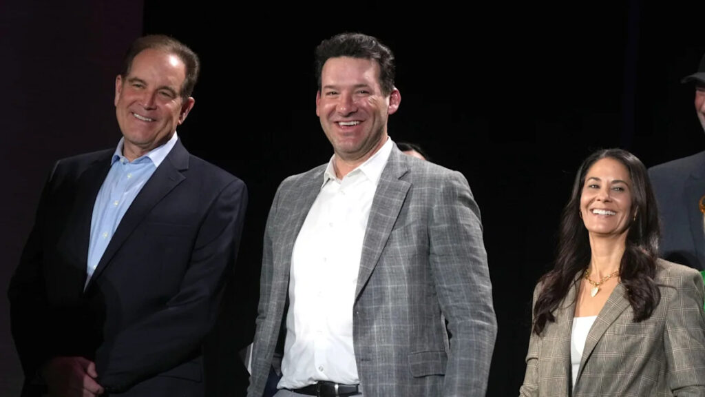 CBS places Tony Romo on leave “until further notice” CBS places Tony Romo on leave “until further notice”