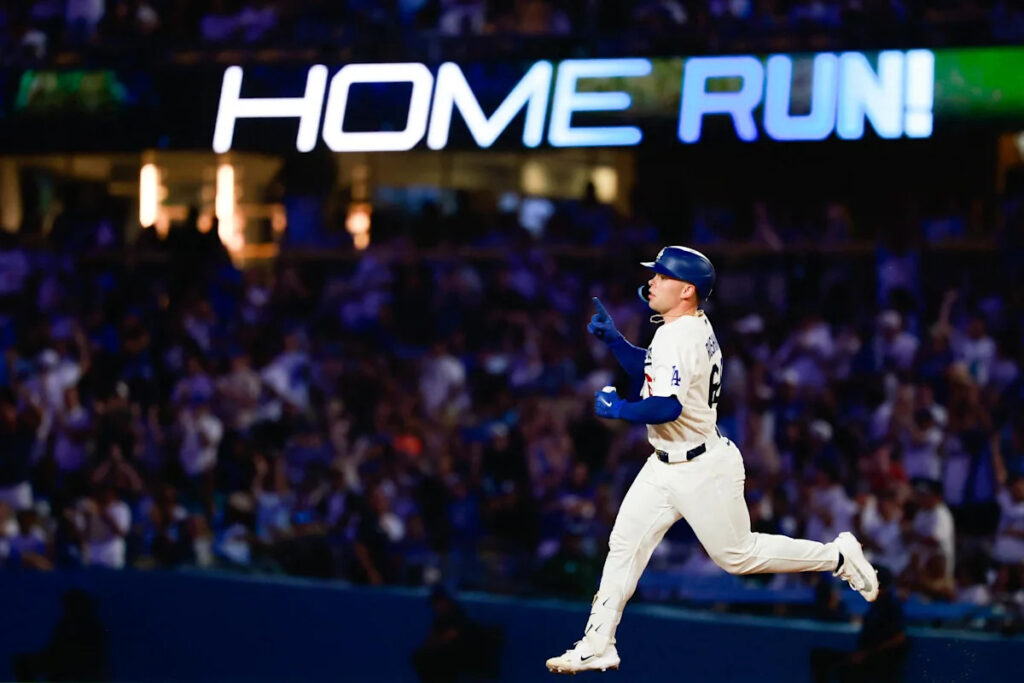 Dodgers bludgeon Mariners 6-2 with measuring stick Dodgers bludgeon Mariners 6-2 with measuring stick