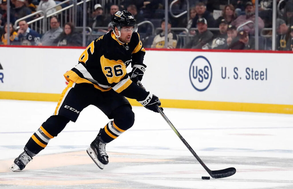 Former Penguins Forward Signs With Division Rival