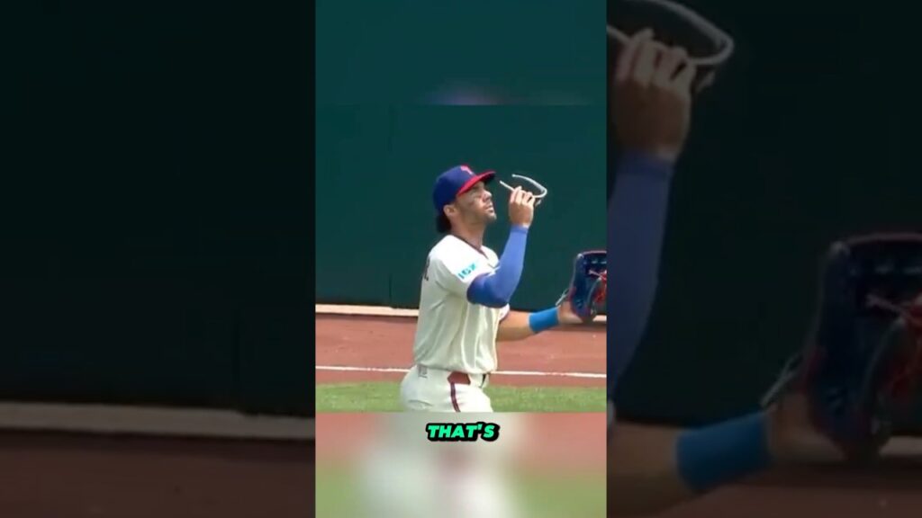 This is Why you should ALWAYS wear your Sunglasses  #mlb #baseball