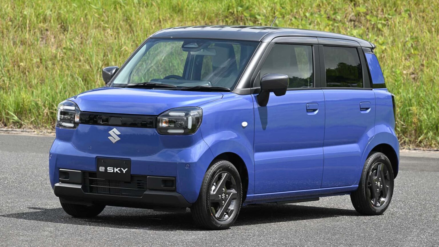 Suzuki e Sky Revealed As Adorable City EV Suzuki e Sky Revealed As Adorable City EV