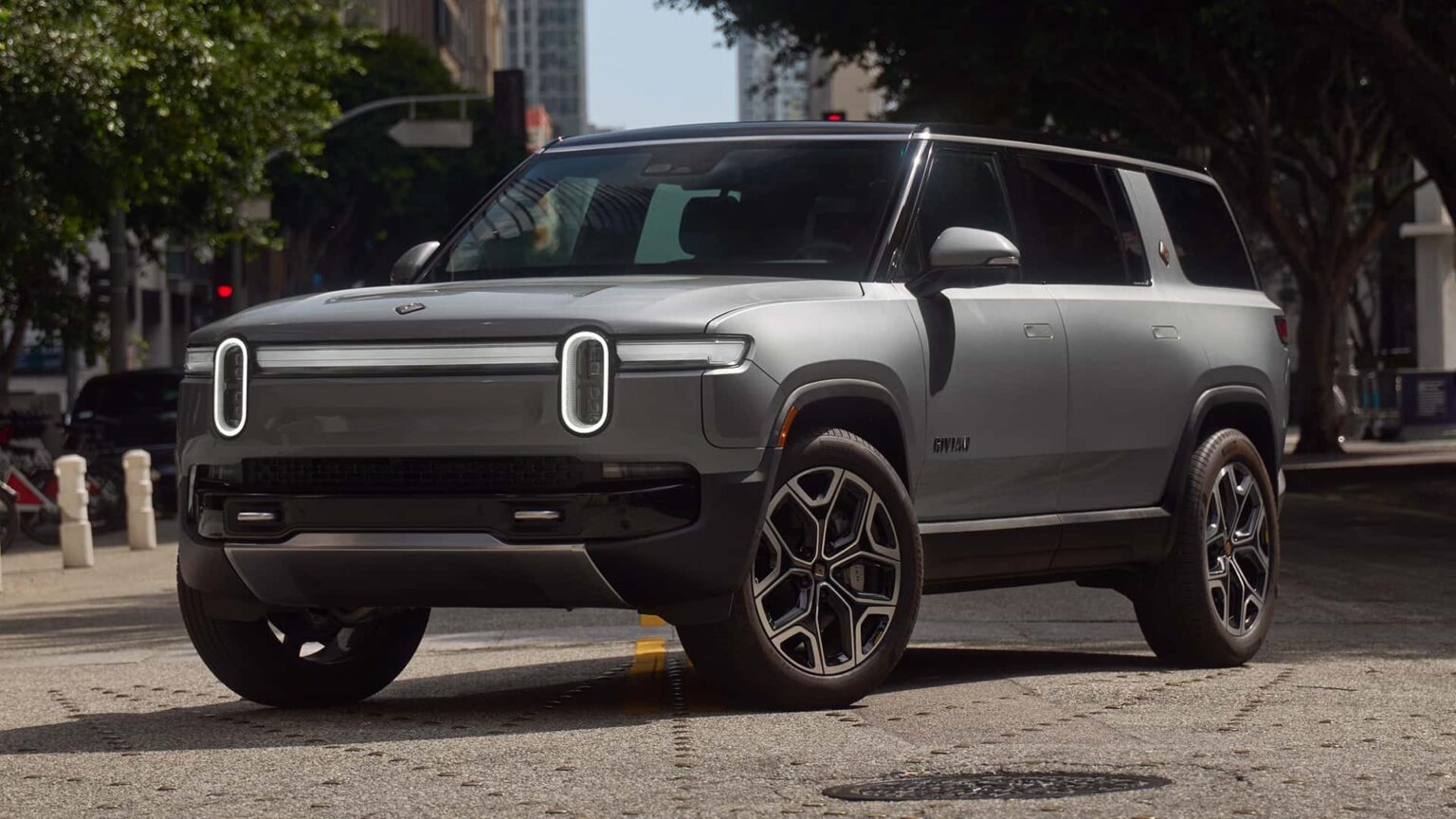 2027 Rivian R1S And R1T Revealed: Trims, Specs, Power 2027 Rivian R1S And R1T Revealed: Trims, Specs, Power