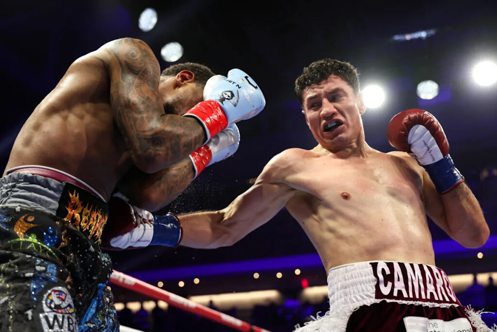 William Zepeda overwhelms Lamont Roach to seize WBC lightweight title; Raymond Muratalla retains over Robson Conceicao