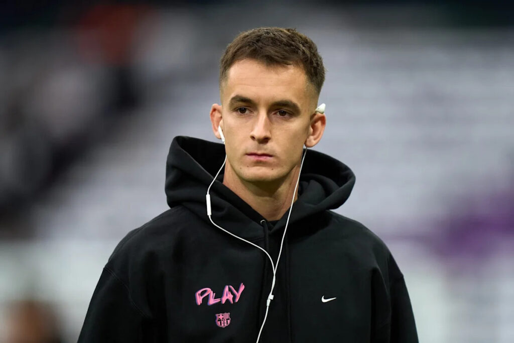 Barcelona midfielder reluctant to leave despite reduced role under Hansi Flick – report Barcelona midfielder reluctant to leave despite reduced role under Hansi Flick – report