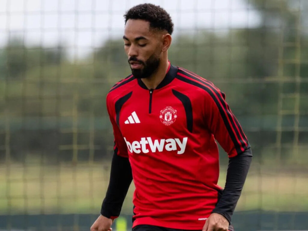 🤑 United find a way and unveil MILLIONS training shirt sponsor