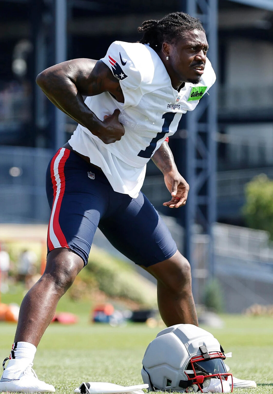 A.J. Brown suffers dislocated thumb at Patriots practice A.J. Brown suffers dislocated thumb at Patriots practice