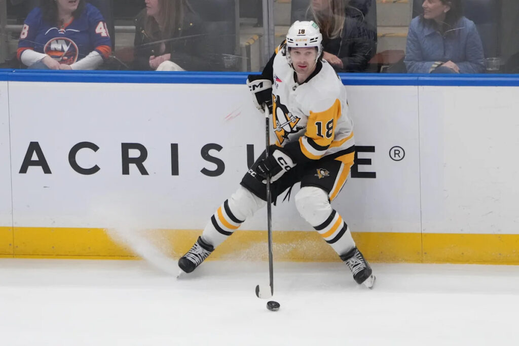 Penguins extend Tommy Novak for three years