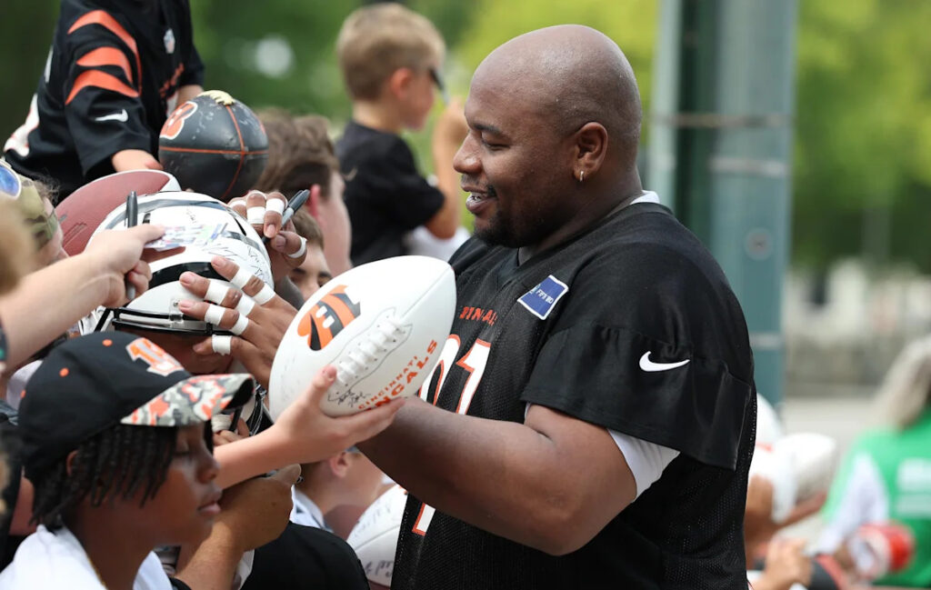 Myles Murphy sees the impact Dexter Lawrence is making on the Bengals defense Myles Murphy sees the impact Dexter Lawrence is making on the Bengals defense