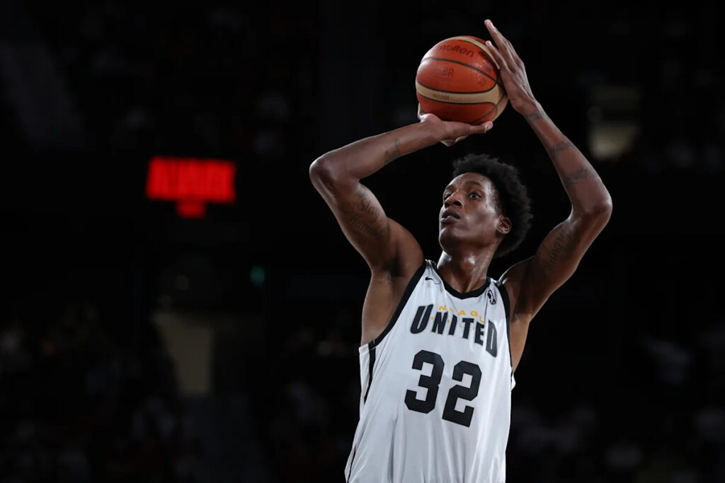Clippers sign center Jamarion Sharp, the tallest active player in the NBA
