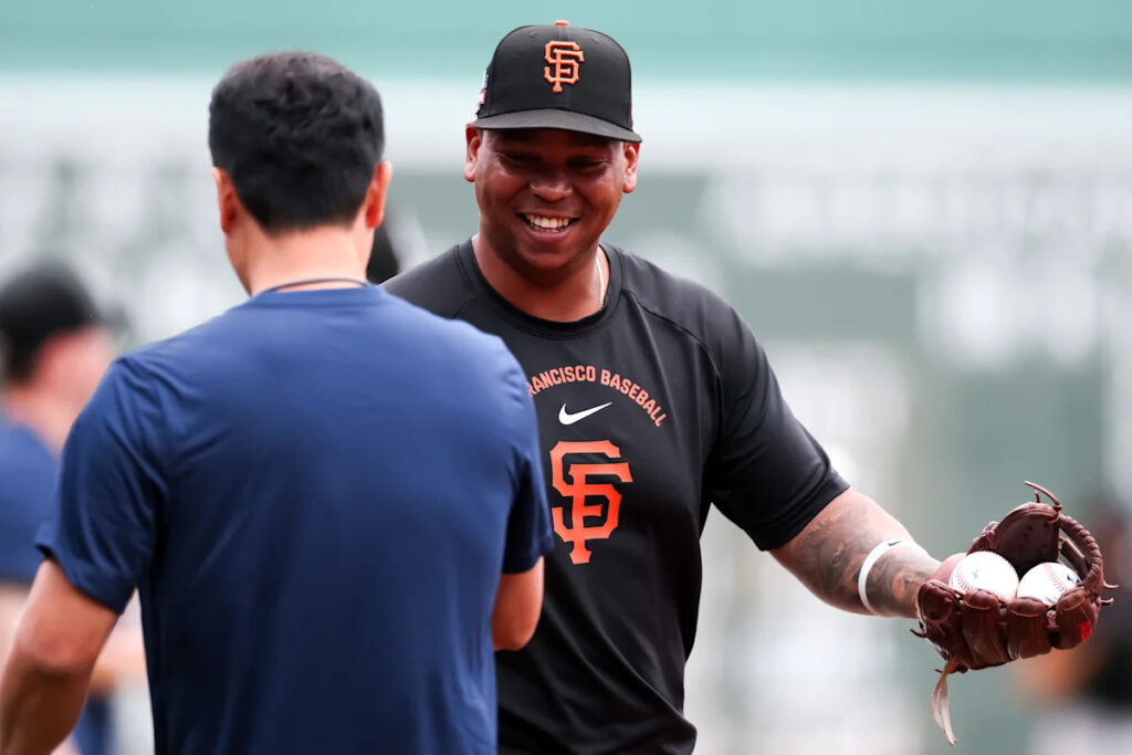 Rafael Devers booed by Red Sox fans in first game at Fenway Park since trade to Giants Rafael Devers booed by Red Sox fans in first game at Fenway Park since trade to Giants