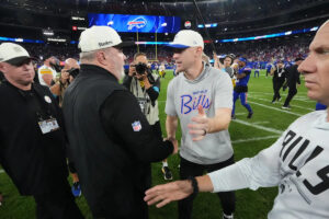Bills beat Steelers 28-27 on Wheeler’s late TD and Buechele-to-Pettis 2-point try Bills beat Steelers 28-27 on Wheeler’s late TD and Buechele-to-Pettis 2-point try