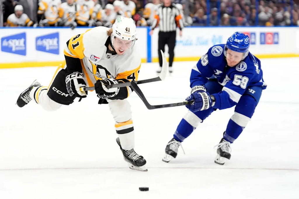 Pittsburgh Penguins sign 23-year-old forward Ville Koivunen to an eight-year deal