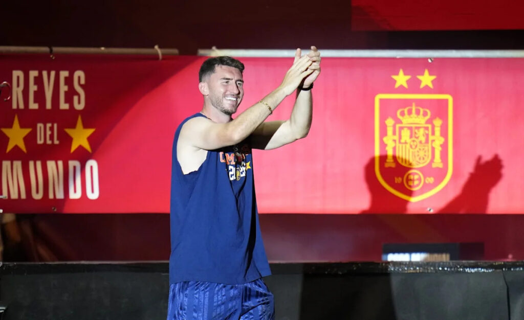 Barcelona considering a move for World Cup winner to replace Liverpool-bound defender