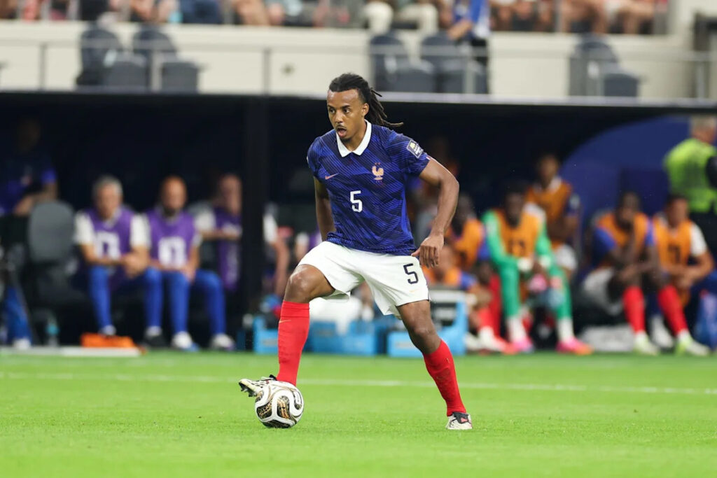 Veteran defender no longer untouchable as Barcelona open to major offers