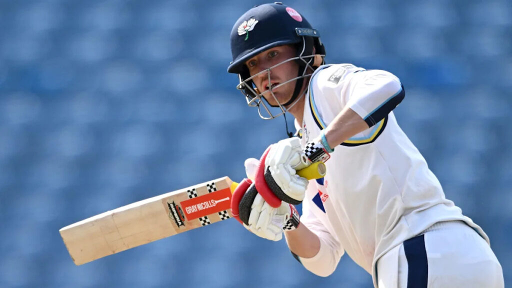 Hill fifty helps Yorkshire to 263 against Leics Hill fifty helps Yorkshire to 263 against Leics