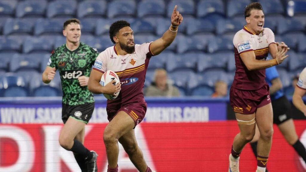 Huddersfield upset Leigh with five-try win Huddersfield upset Leigh with five-try win