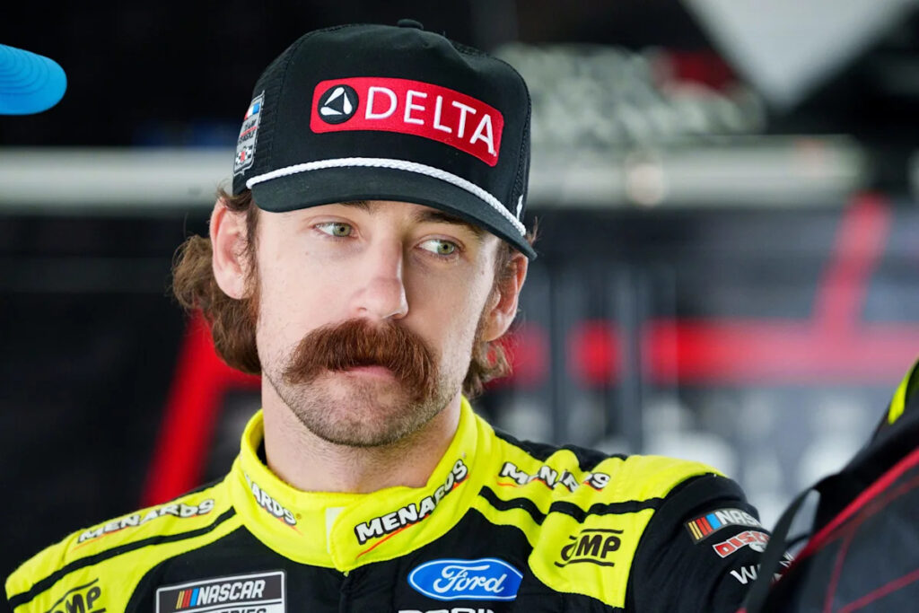 Ryan Blaney Reveals Touching Inspiration Behind Kyle Busch Tribute Helmet at Iowa: “My Best Way of Showing My Respect”