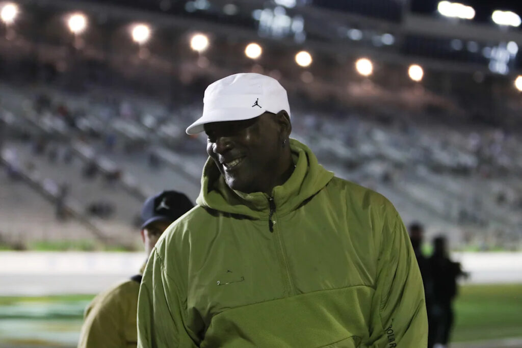 “We Got Up Against the Wall”: Jeff Gordon Exposes NASCAR Teams’ Lost Freedom Before Michael Jordan Stepped In