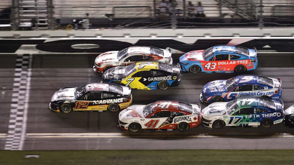 NASCAR Daytona Betting Odds: Favorites, Sleepers and Longshots for Saturday’s Race