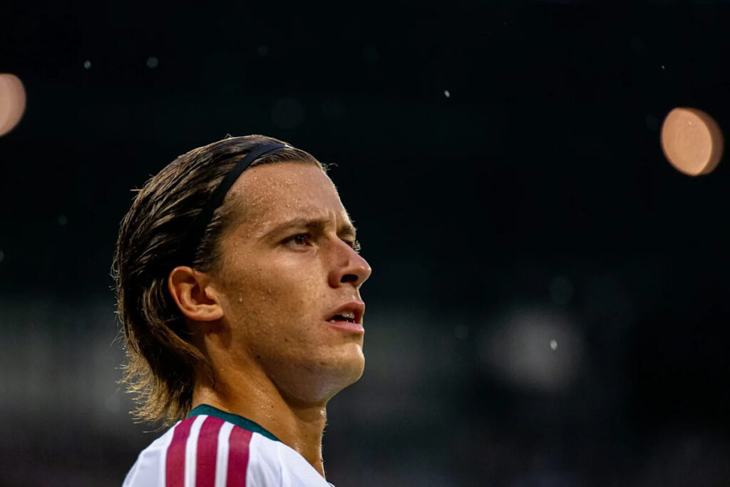 Real Madrid defender determined to fight for his place under Mourinho after summer reinforcements Real Madrid defender determined to fight for his place under Mourinho after summer reinforcements