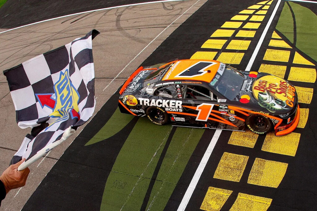 Carson Kvapil wins NASCAR O’Reilly Iowa race after chaotic overtime restart Carson Kvapil wins NASCAR O’Reilly Iowa race after chaotic overtime restart