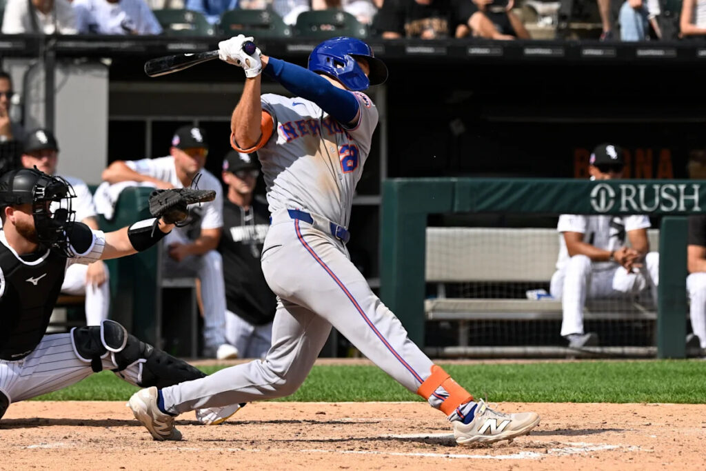 Jared Young’s clutch hitting off bnech wasted by Mets after White Sox walk it off Jared Young’s clutch hitting off bnech wasted by Mets after White Sox walk it off