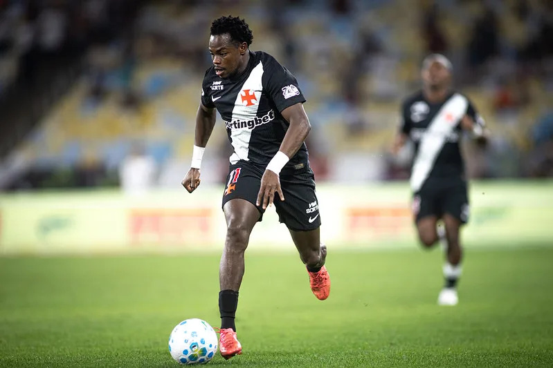 Vasco overcomes red card to beat Vitória in first-leg Copa do Brasil tie Vasco overcomes red card to beat Vitória in first-leg Copa do Brasil tie