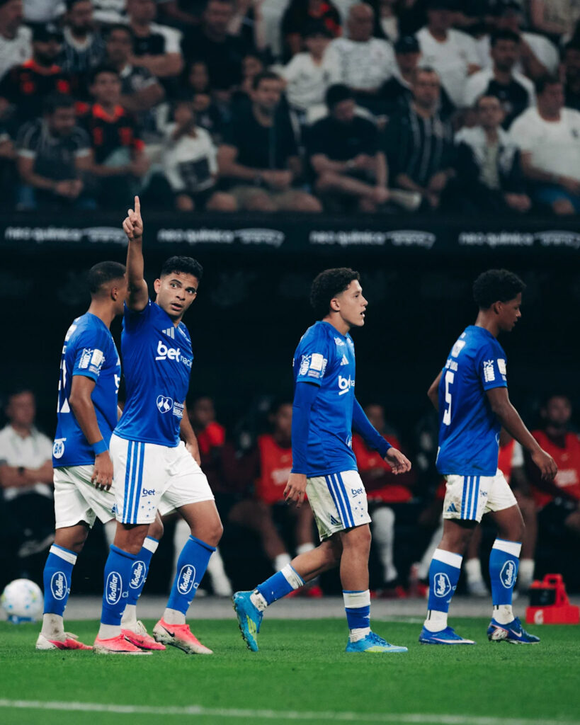 📹 Corinthians score a stunner, but Cruzeiro claim big away win