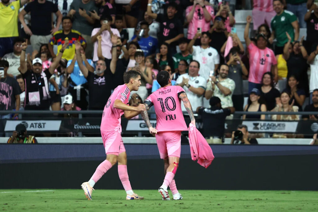 ๐ Tributes, a minute’s silence, messages…all backing Messi ๐ Tributes, a minute’s silence, messages…all backing Messi