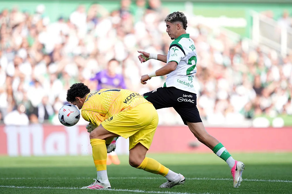 Relegation-threatened side: keeper lets in BIZARRE goal in 🇪🇸 Relegation-threatened side: keeper lets in BIZARRE goal in 🇪🇸